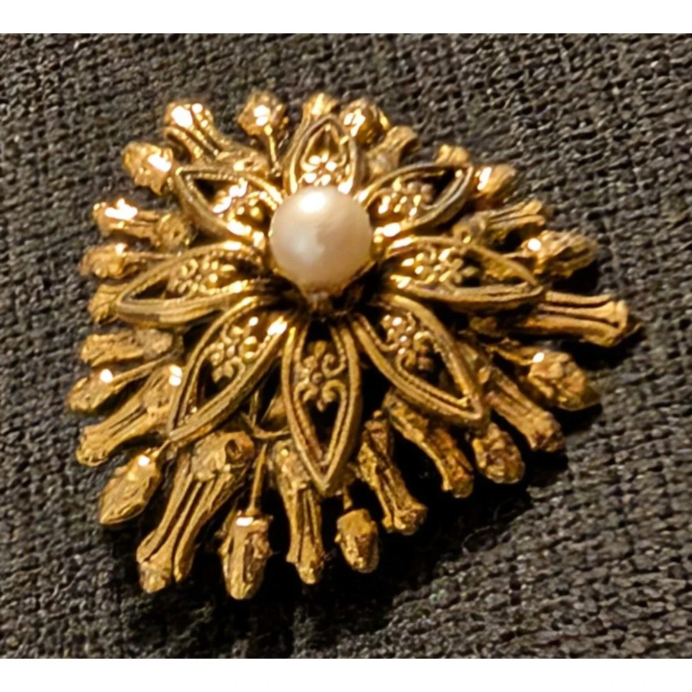 Victorian Style Flower‎ Brooch Pin Gold-tone Faux Pearl 1.5